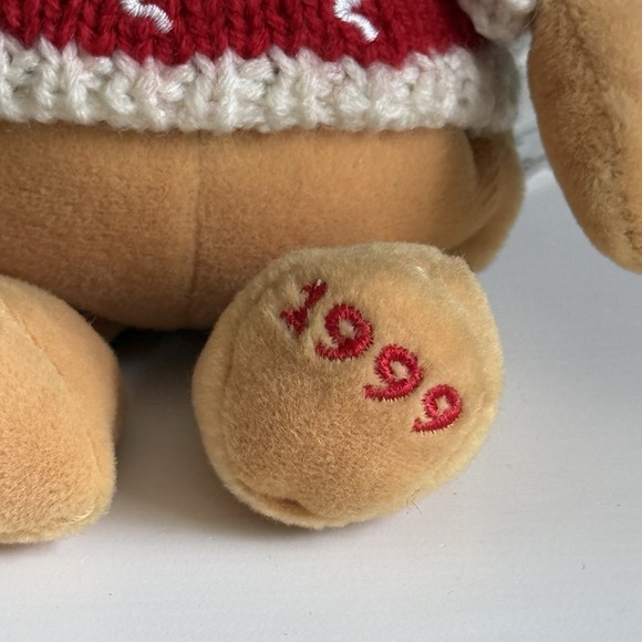 Vintage 1999 Disney Winter Sweater Winnie the Pooh Bear Red Knit Hat Plush T2 - Picture 3 of 15